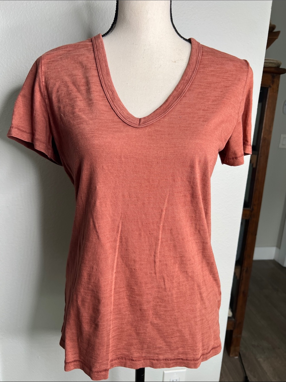 NWOT Universal Thread Women's V-Neck Tee